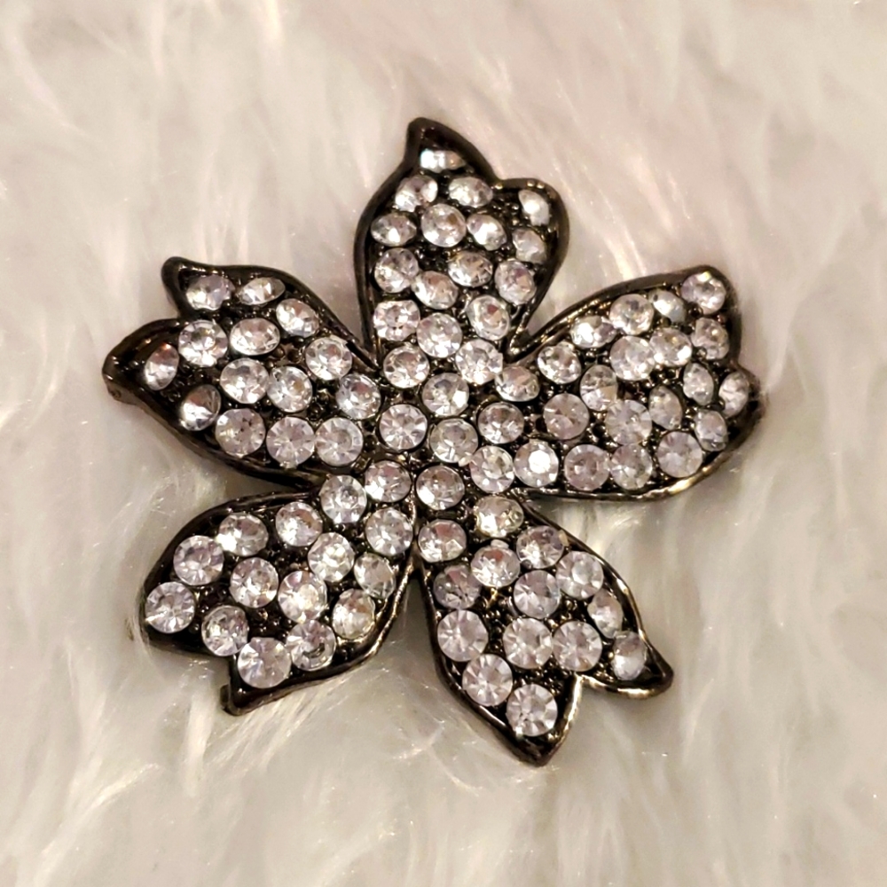 Rhinestone Floral Design Brooch